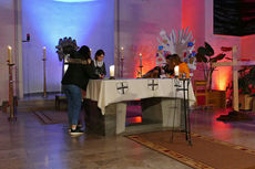 Firmvorbereitung mit Tauferinnerungsgottesdienst in St. Maria, Wolfhagen (Foto: Karl-Franz Thiede)